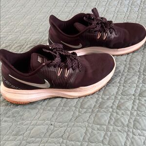 Nike Women's Black and White Athletic Shoes